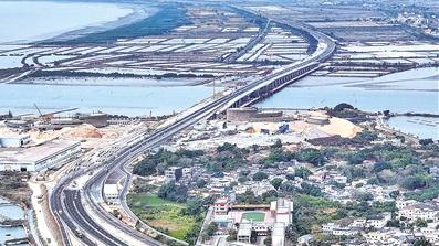 長沙灣跨海特大橋左幅主跨合龍