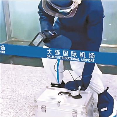 海關多次查獲核輻射超標“保健石”  物理學專家：此類飾品、石頭有保健效果的說法無科學依據