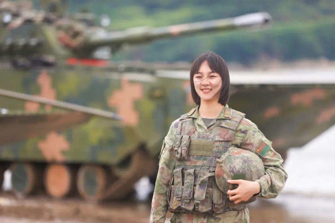 裝甲駕駛特級女兵！網友：實力圈粉！