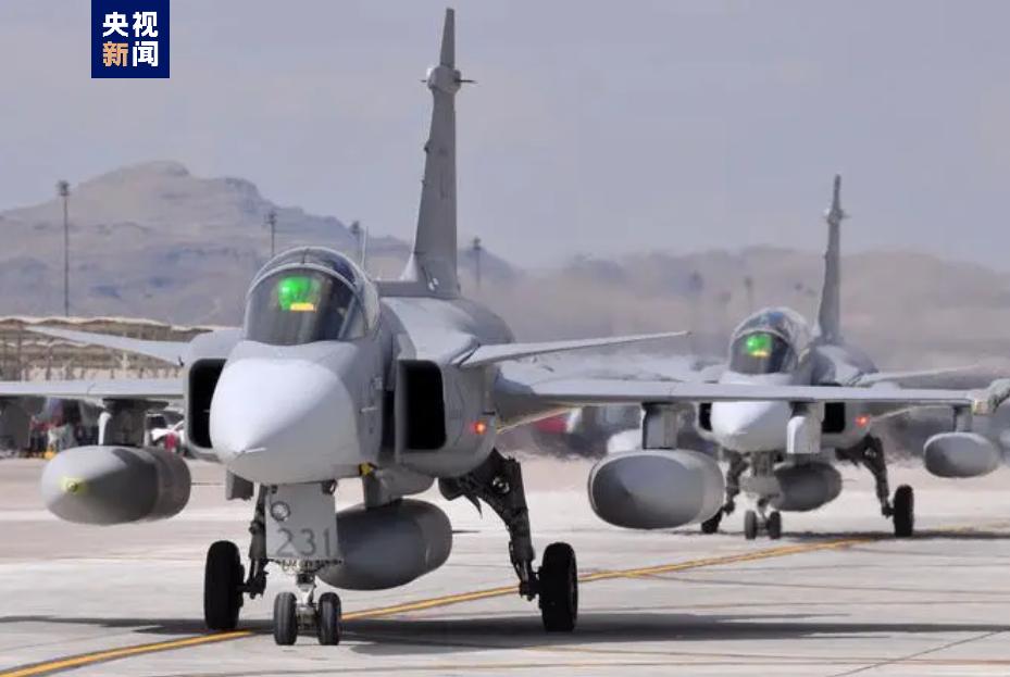 烏飛行員正在瑞典接受“鷹獅”戰鬥機培訓