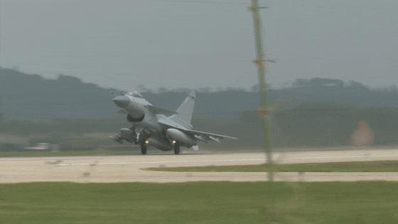第一次值班就遭遇外機！“95後”飛行員如何應對？