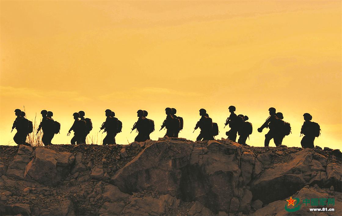 生死與共向戰行——第74集團軍某旅裝步二連密切新時代官兵關係影像