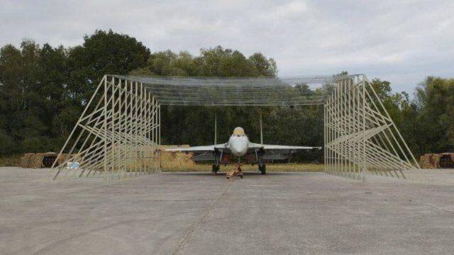 繼輪胎防護後又出新招？外媒曝新照：爲防無人機，俄軍用上簡易機庫