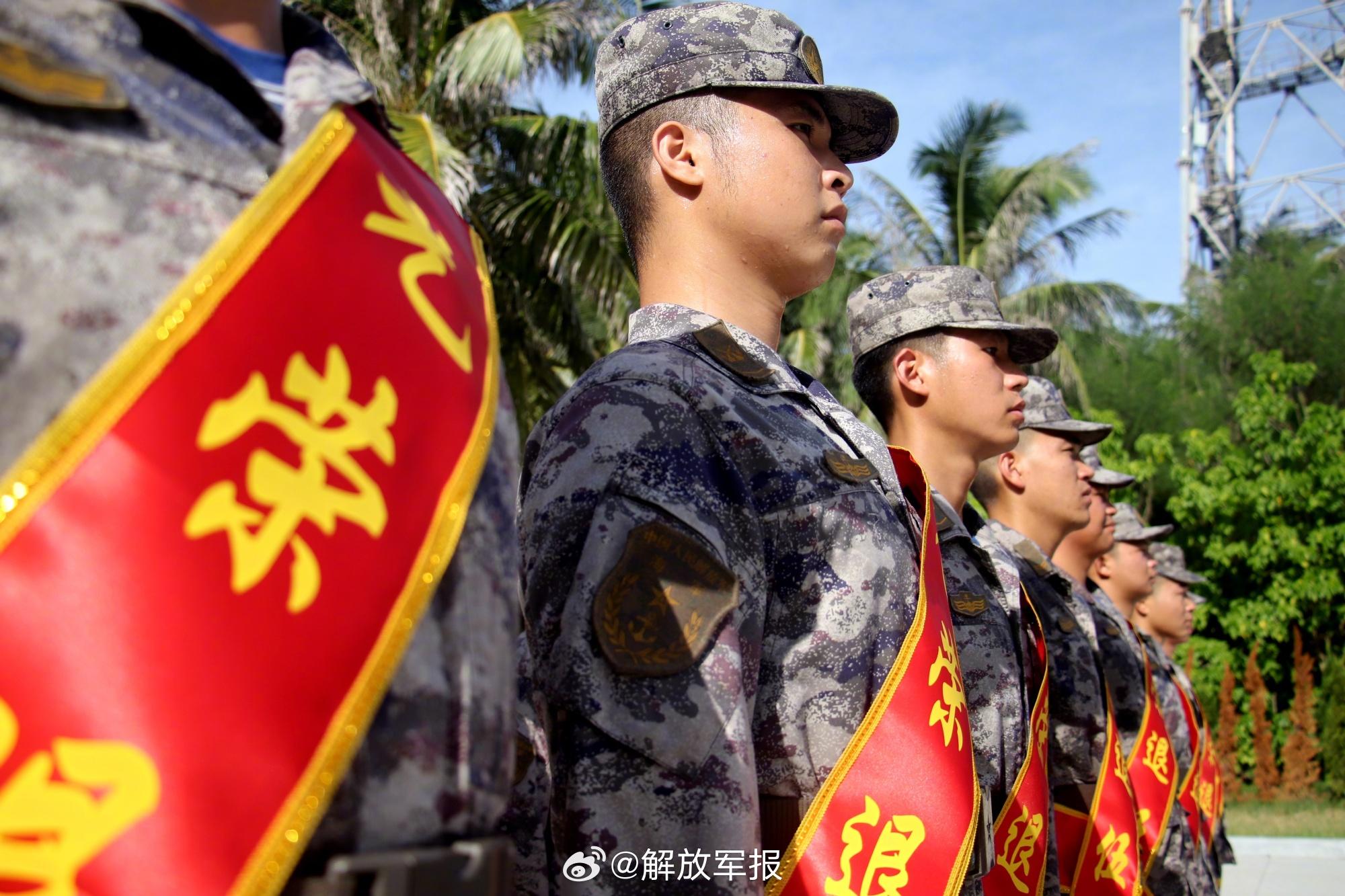 再見，班長！西沙退伍老兵向大海敬禮