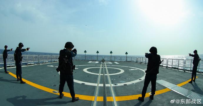 東部戰區海軍第44批護航編隊在亞丁灣某海域組織實彈射擊訓練