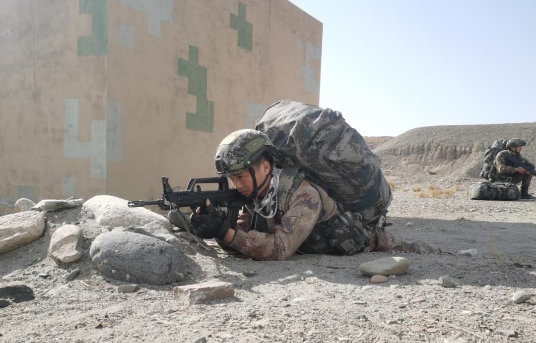 五年兩立三等功，保送！