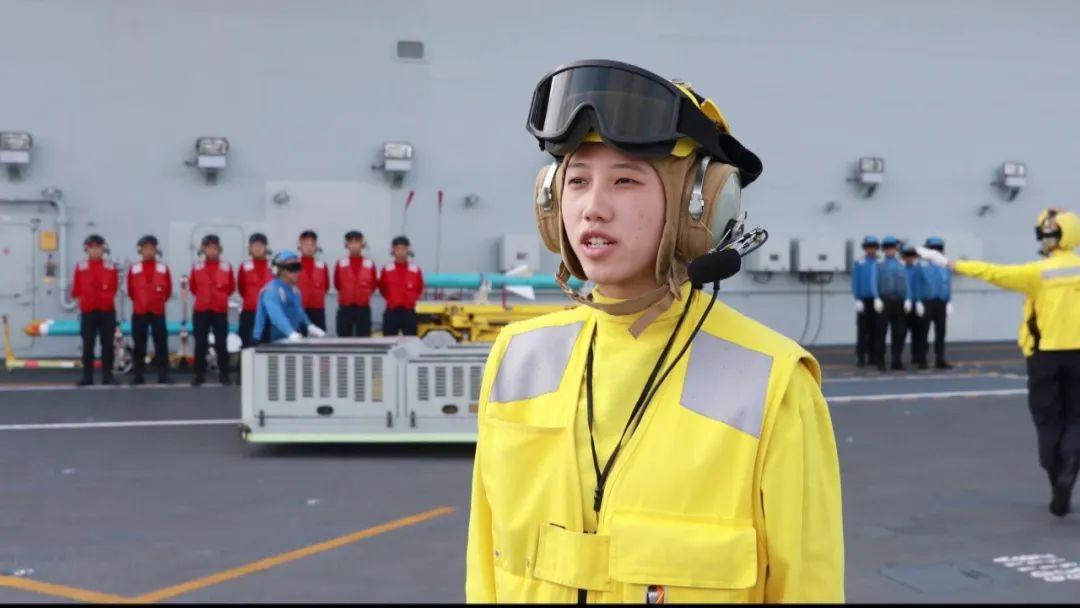 這，是航母甲板上的“熱辣滾燙”！