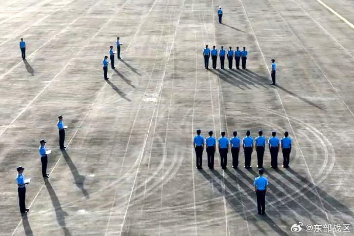 進一步加強部隊正規化管理 東部戰區空軍某場站組織隊列會操