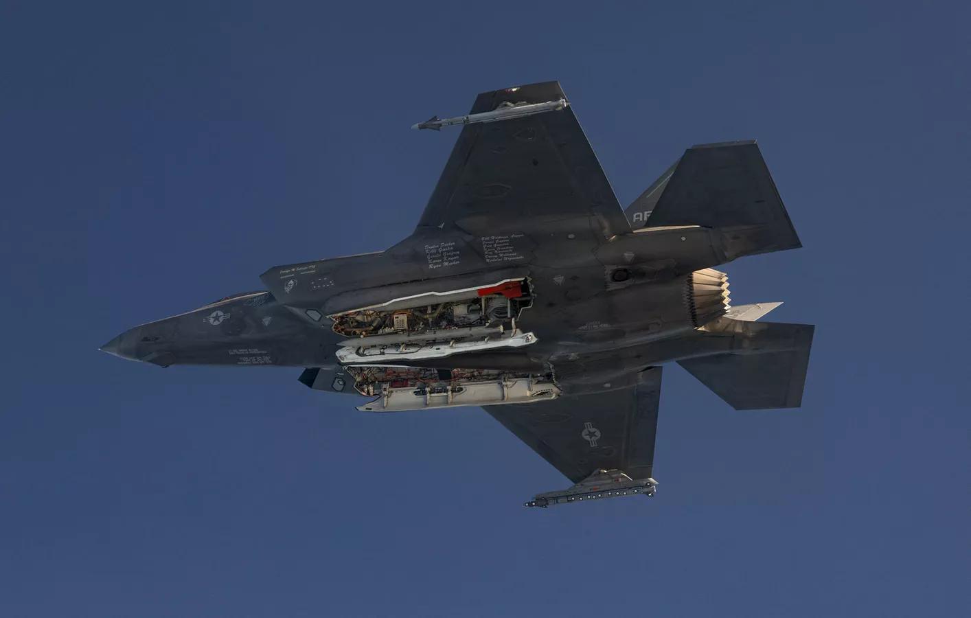 俄媒：美報告稱美軍現有約450架F-35戰機，“幾乎一半無法飛行”