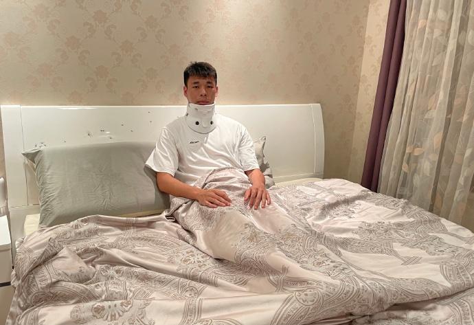 上海海港足球俱樂部：國足對陣馬來西亞比賽中李帥受傷，情況不容樂觀