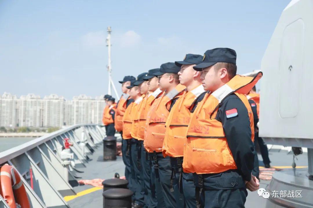 開火！艦艇編隊抵達某海域，開展多科目實戰化訓練