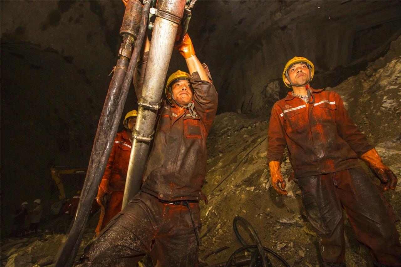 穿越橫斷山脈！大瑞鐵路高黎貢山隧道全面轉入正線施工