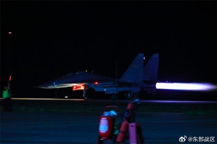 直擊東部戰區練兵備戰現場！保障尖兵跨晝夜護航戰鷹