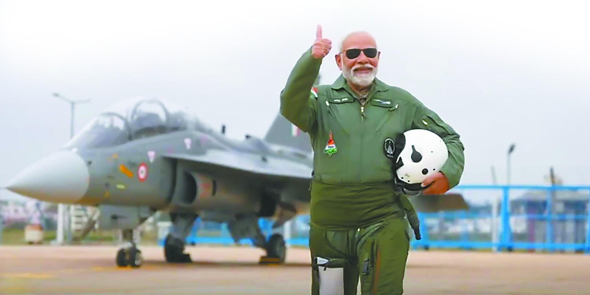 莫迪親自試乘感到自豪，印度“光輝”戰機口碑兩極