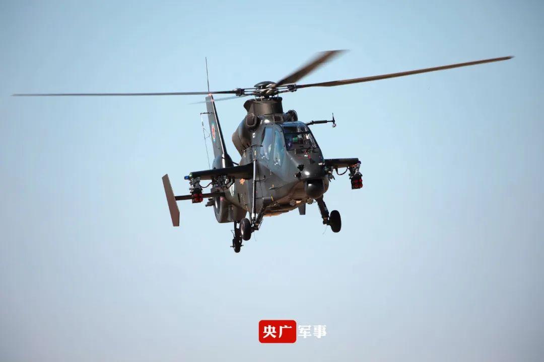 開幕！陸軍“風雷”飛行表演隊精彩亮相