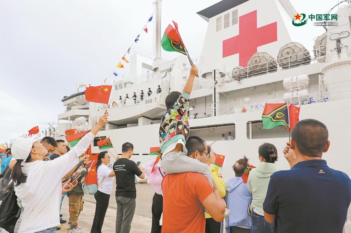 中國海軍和平方舟醫院船訪問瓦努阿圖並開展醫療服務