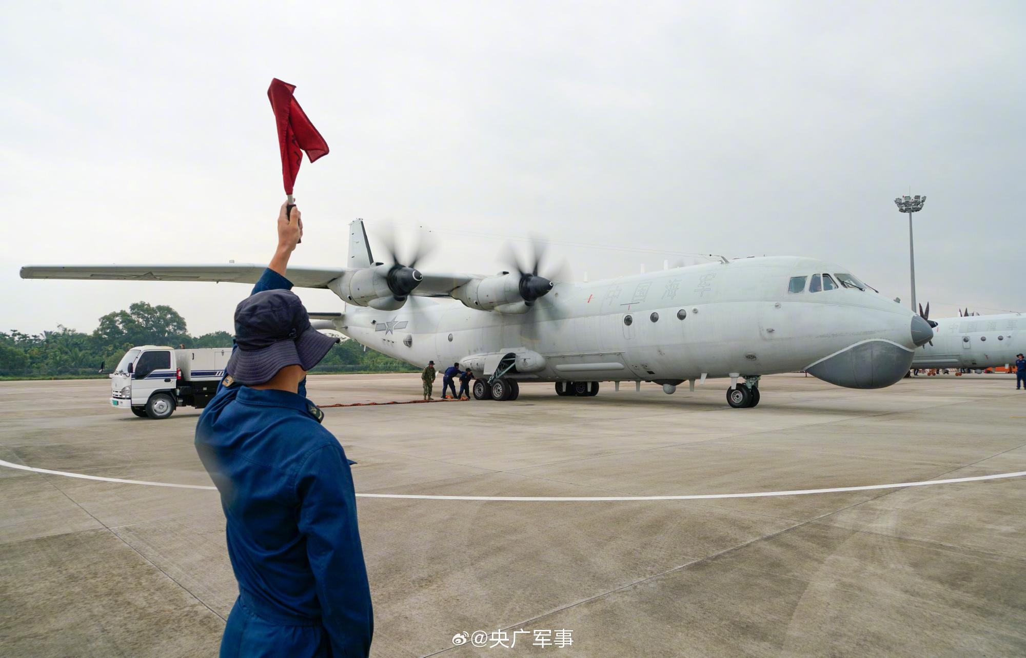 直擊！海航戰鷹低氣象條件下練飛行
