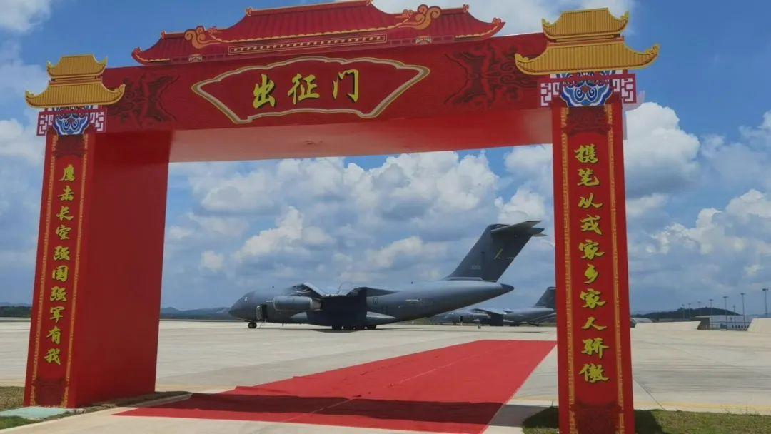 坐着運-20去上學，開學典禮是航空展！網友：這排面
