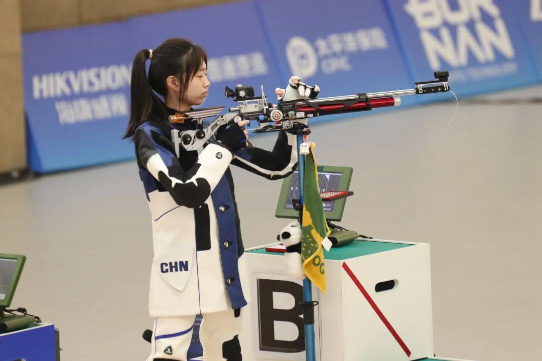首個“三冠王”誕生！浙江17歲女生太牛了