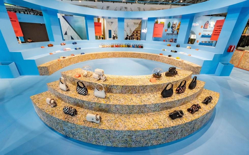 COACH推出全新循環子品牌，助力循環時尚發展