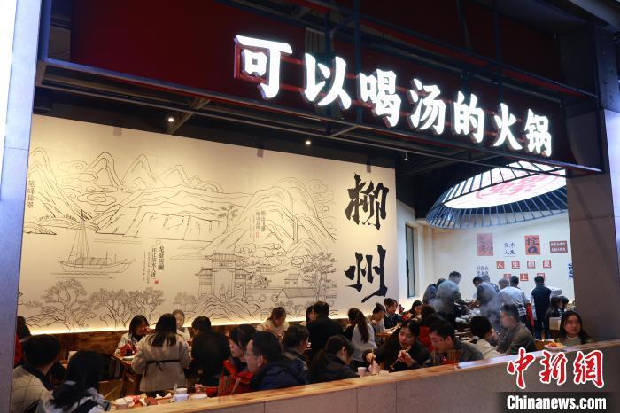 （新春見聞）“網紅”小喫螺螄粉謀“長紅” 撬動億元出口貨值