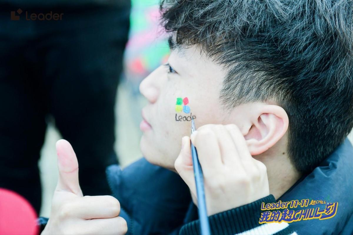 王嘉爾演唱會南京站開唱！Leader擁抱年輕人