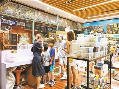 這羣年輕人聚在新官園賣“新寵”