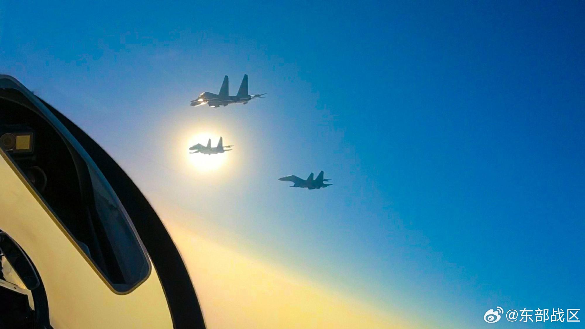 東部戰區空軍航空兵某部組織遠程機動訓練