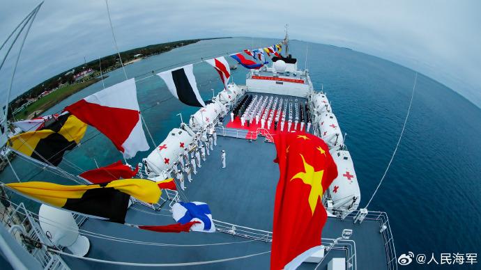 “八一建軍節，水兵向軍旗莊嚴宣誓！