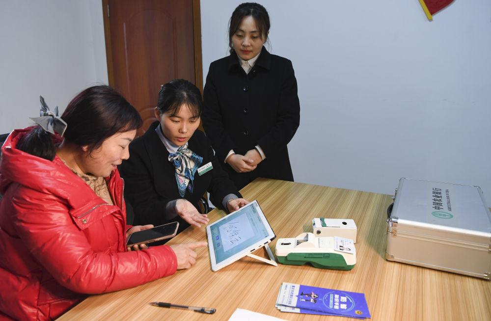 中銀協：截至2022年末銀行卡累計髮卡量達93億張