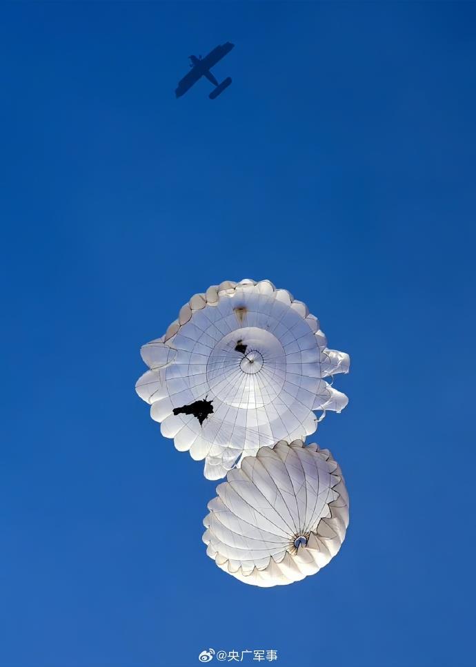 空降兵成立73週年 一組超酷大圖看神兵天降