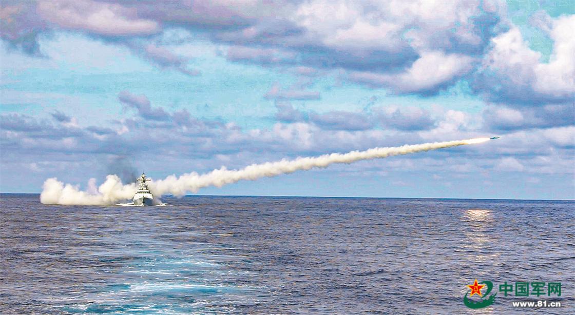 劈波斬浪 鏖戰海天！海軍某護衛艦支隊開展實彈射擊演練