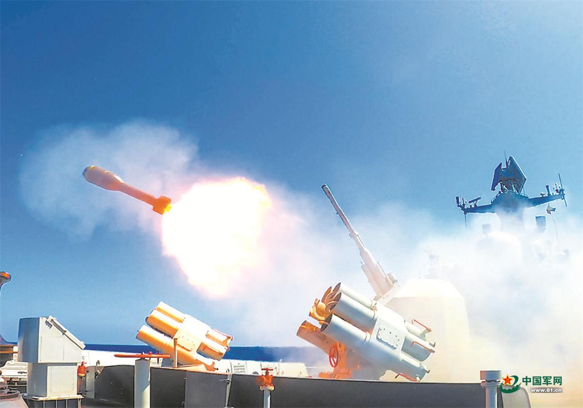艦機協同、“狩獵”海天！海軍某艦艇編隊開展反潛訓練