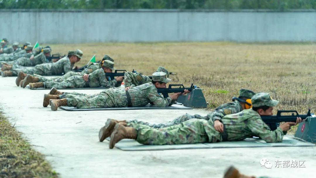 東部戰區空軍某場站開展輕武器實彈射擊考覈