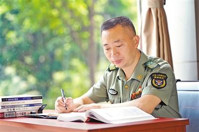 南部戰區某部通信技師葉升學——“服務備戰打仗，能搶一秒是一秒”（最美新時代革命軍人）