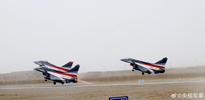 首次！空軍八一飛行表演隊赴沙特進行飛行表演