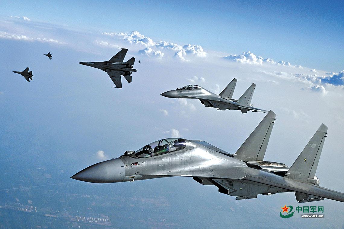 空軍航空兵某部長航時飛行訓練：雲端礪劍嘯長空