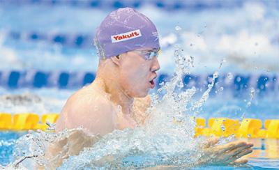 世錦賽中國游泳隊連奪兩金覃海洋奪得男子100米蛙泳金牌  張雨霏奪得女子100米蝶泳金牌