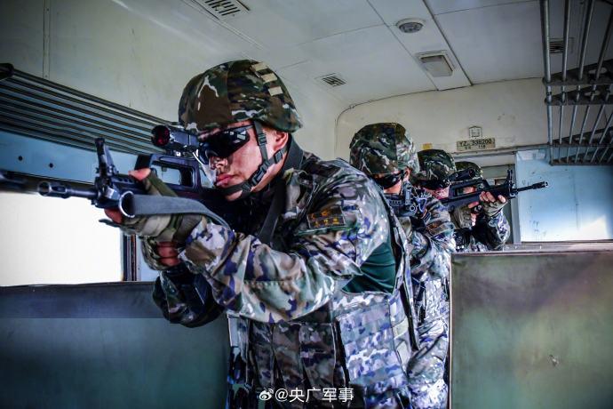 直擊武警特戰隊員反劫持演練現場