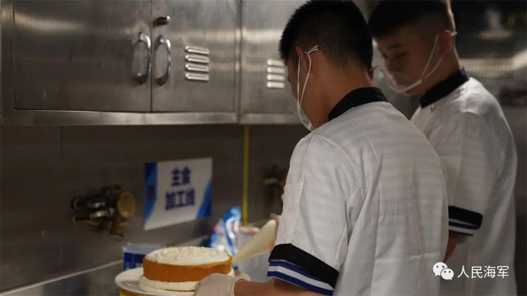 艦走大洋，探訪“深夜食堂”