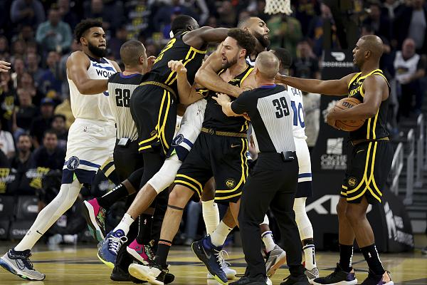 NBA | 勇士森林狼比賽剛開打 三人便被驅逐出場