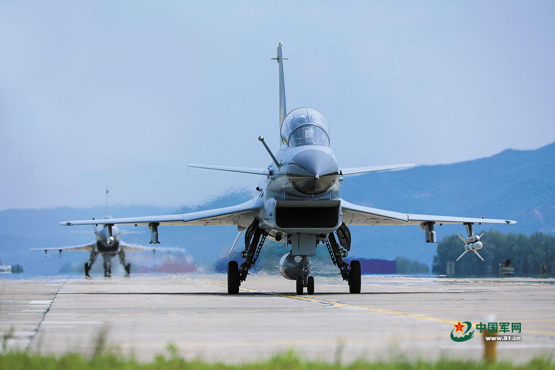 北部戰區空軍航空兵某旅展開空戰對抗演練