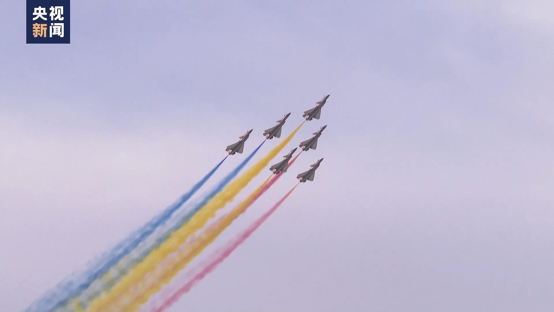 藍天勁舞 空軍八一飛行表演隊精彩亮相第18屆迪拜航展