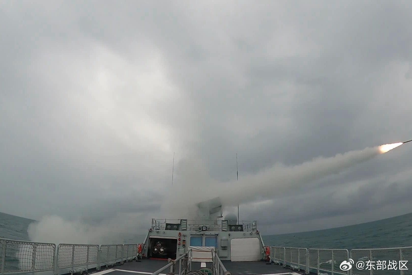 直擊東部戰區練兵備戰現場：艦艇編隊出擊