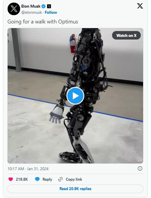 馬斯克曬和特斯拉機器人散步視頻