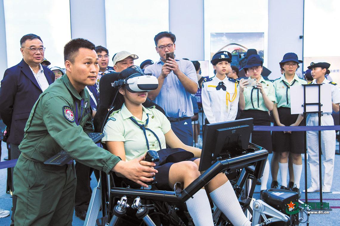“藍天方陣，等你入列”——各界羣衆參觀空軍航空開放活動·長春航空展空軍館見聞