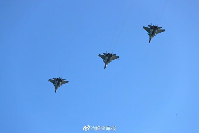 直擊殲-15多課目飛行訓練