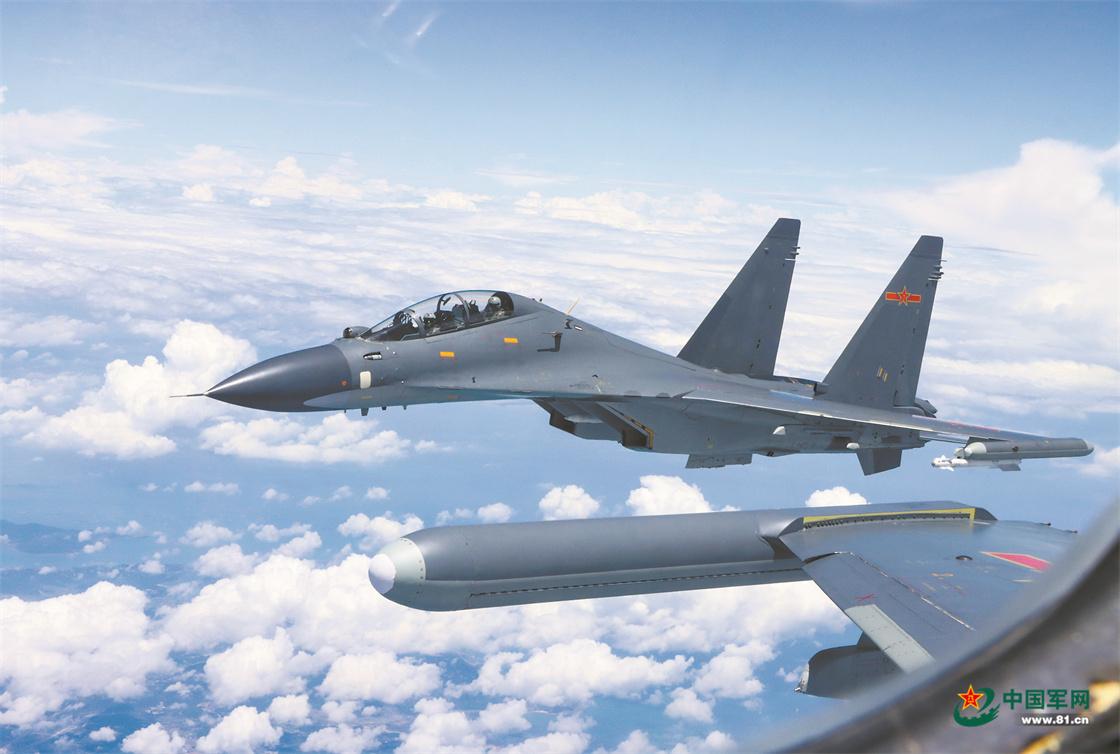 長空礪劍，制勝雲端！空軍航空兵某旅展開空戰對抗訓練