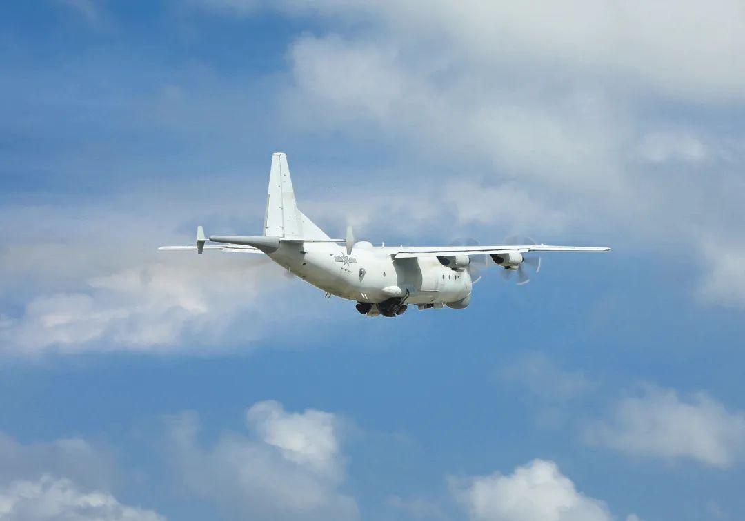 南海“獵鯊”，10餘批戰機接續出動！