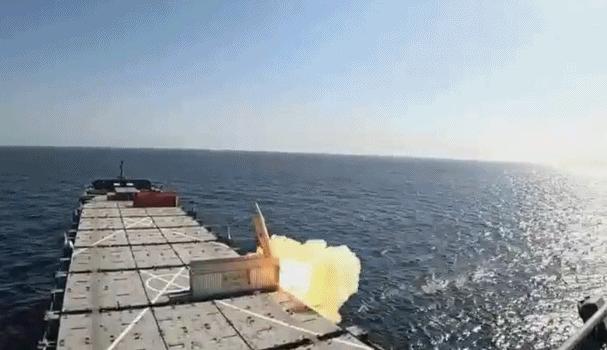 伊朗公佈從艦船上發射彈道導彈的畫面